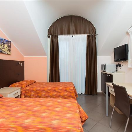 Residenza Villa Regina モンツァ エクステリア 写真
