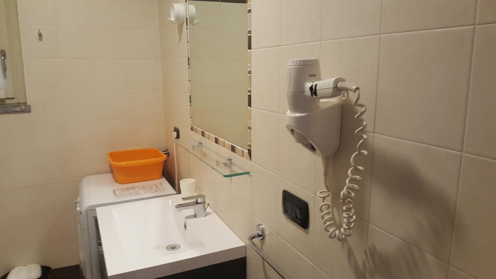 Residenza Villa Regina モンツァ エクステリア 写真