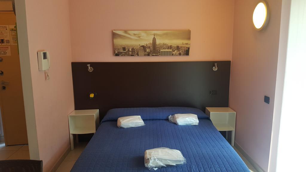 Residenza Villa Regina モンツァ エクステリア 写真
