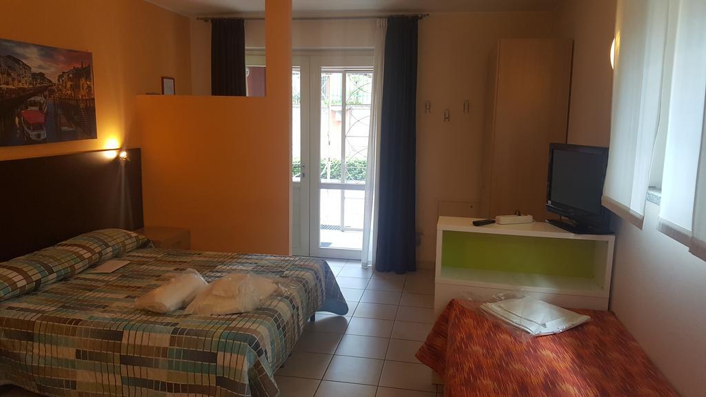 Residenza Villa Regina モンツァ エクステリア 写真