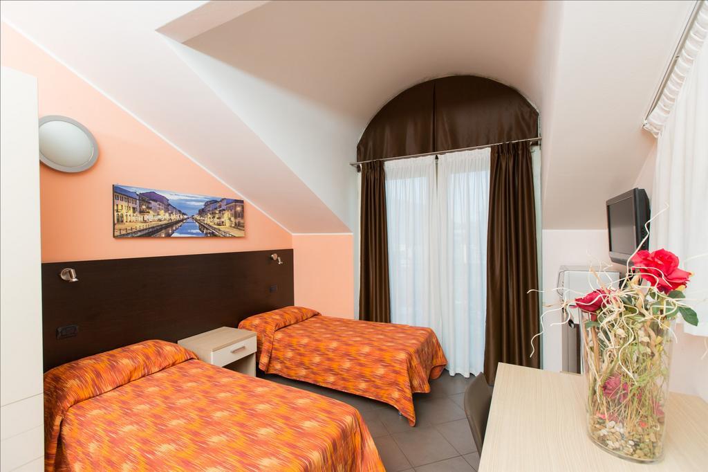 Residenza Villa Regina モンツァ エクステリア 写真