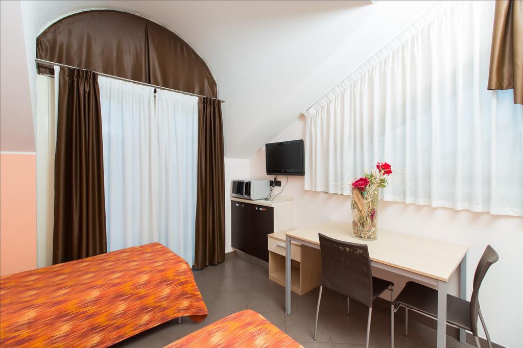 Residenza Villa Regina モンツァ エクステリア 写真