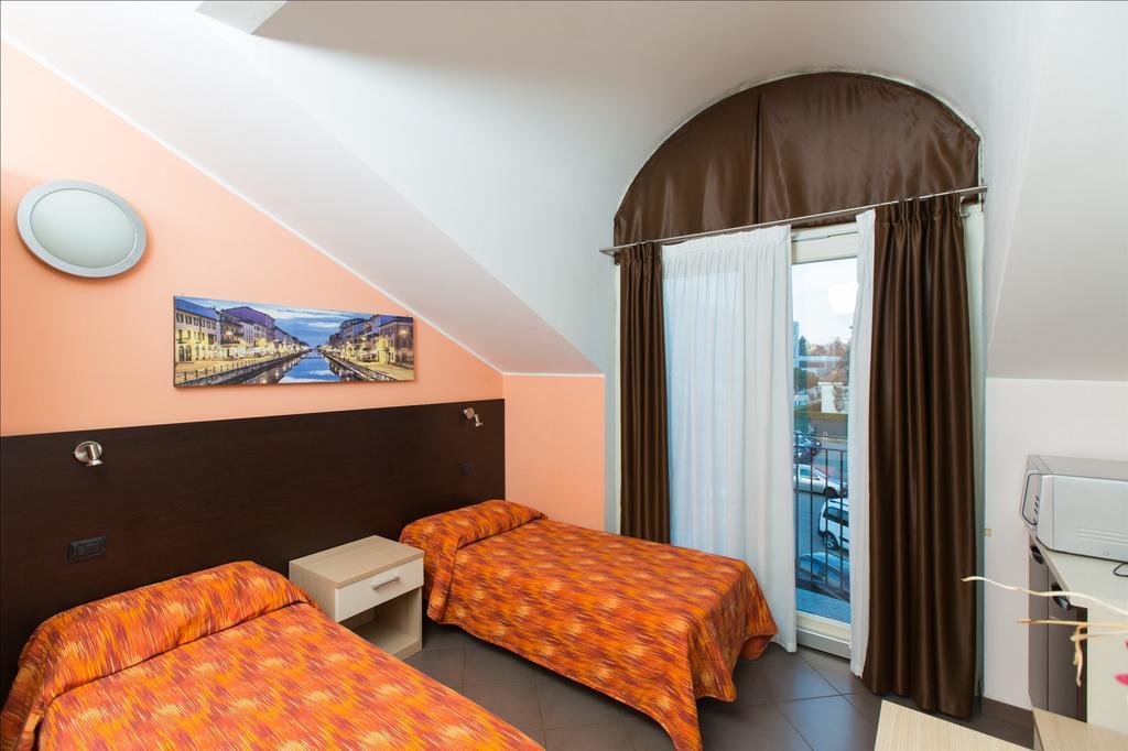 Residenza Villa Regina モンツァ エクステリア 写真