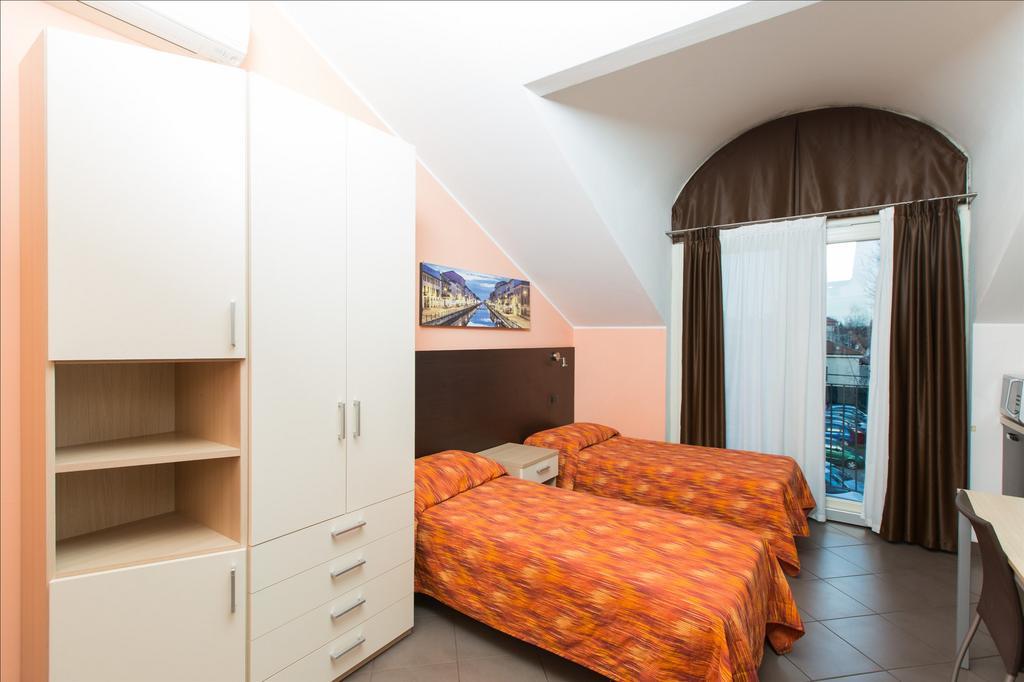 Residenza Villa Regina モンツァ エクステリア 写真