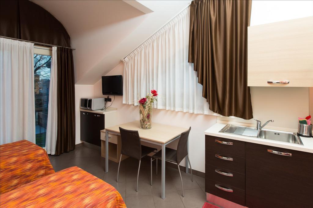 Residenza Villa Regina モンツァ エクステリア 写真