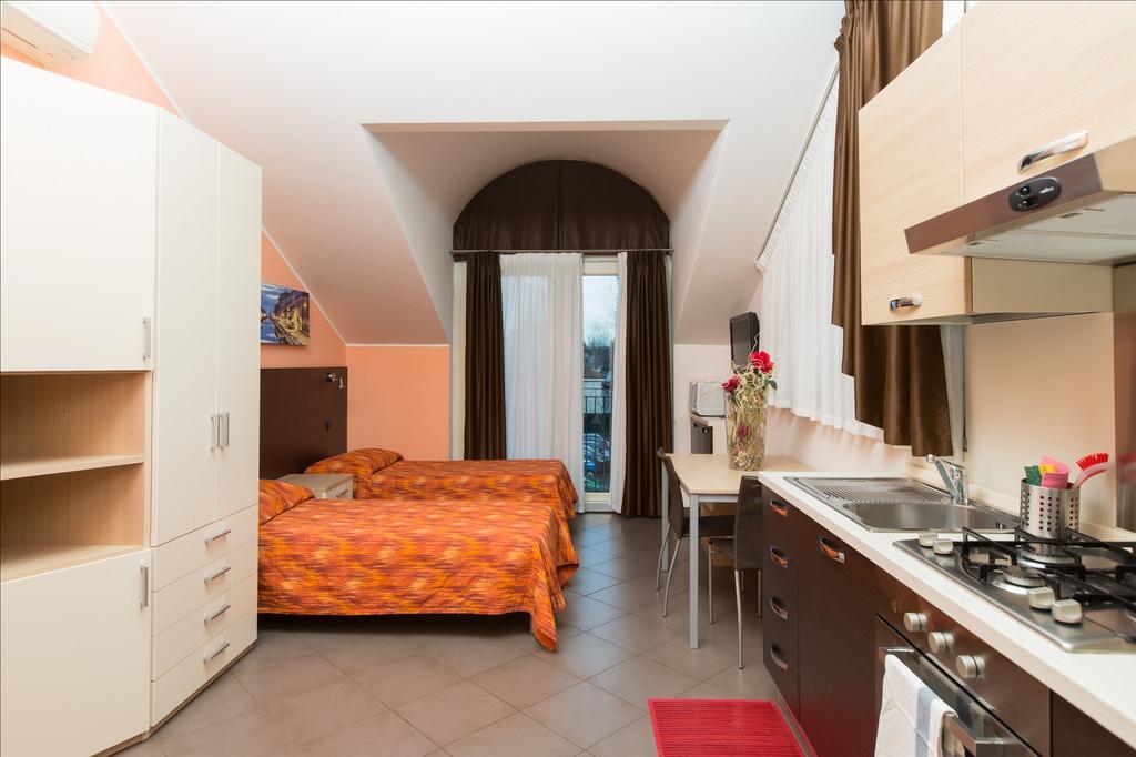 Residenza Villa Regina モンツァ エクステリア 写真